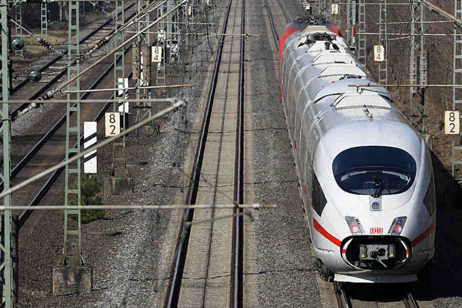 Bahnreisende zwischen Köln und Düsseldorf müssen in den kommenden Wochen Glück und Geduld mitbringen.