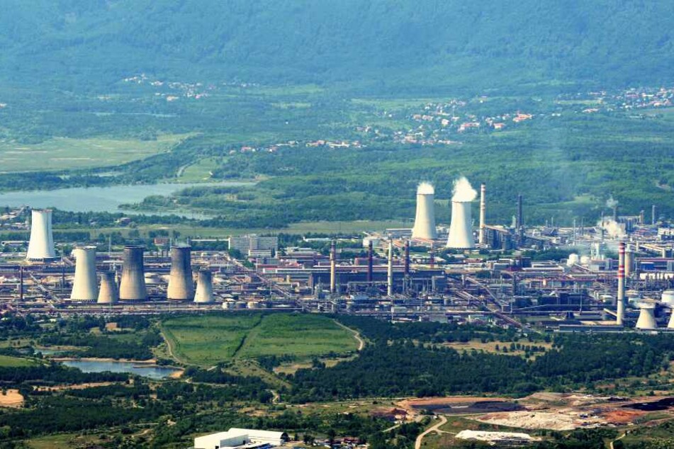Das Litvinover Chemiegebiet. Dutzende Firmen blasen Abgase in die Luft, die
bei Südostwind viele Erzgebirger krank machen.