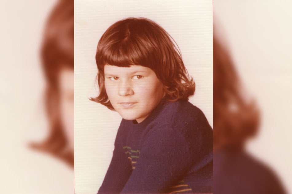 Das Foto zeigt die Schülerin Monika F. aus Flossenbürg im Alter von zwölf Jahren.