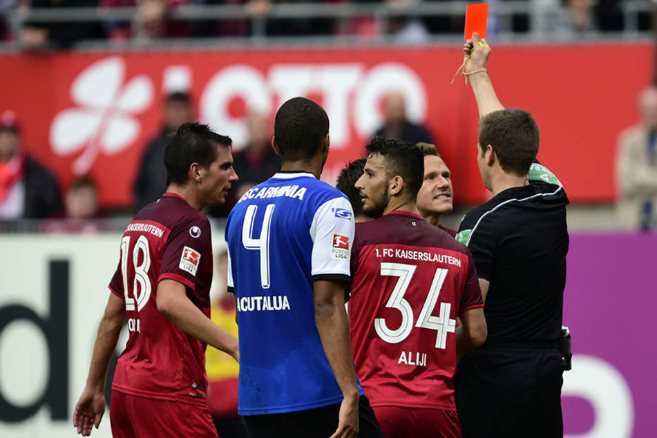 Stieber sah in der 70. Minute Gelb-Rot, nachdem er den Schiedsrichter angefasst hatte.