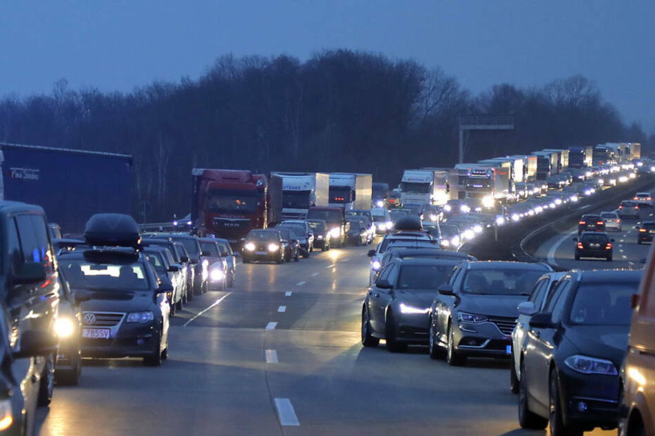 Staugefahr auf der A4. (Symbolbild)