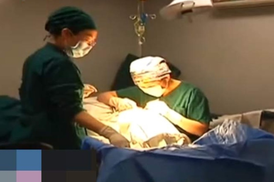In einer Operation musste der Frau das Gel entfernt werden.