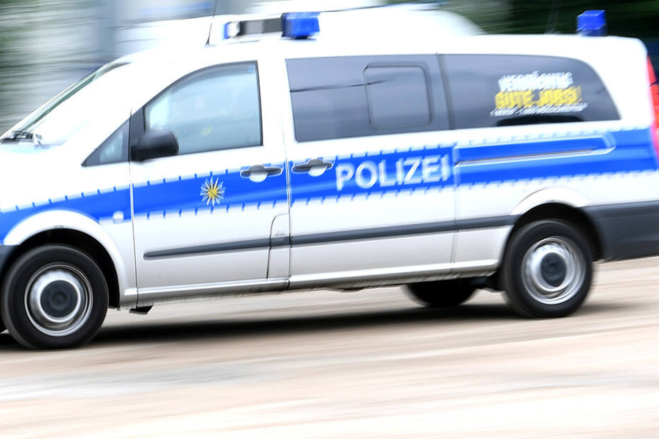 Die Polizei ermittelt, nachdem ein junger Mann attackiert wurde.