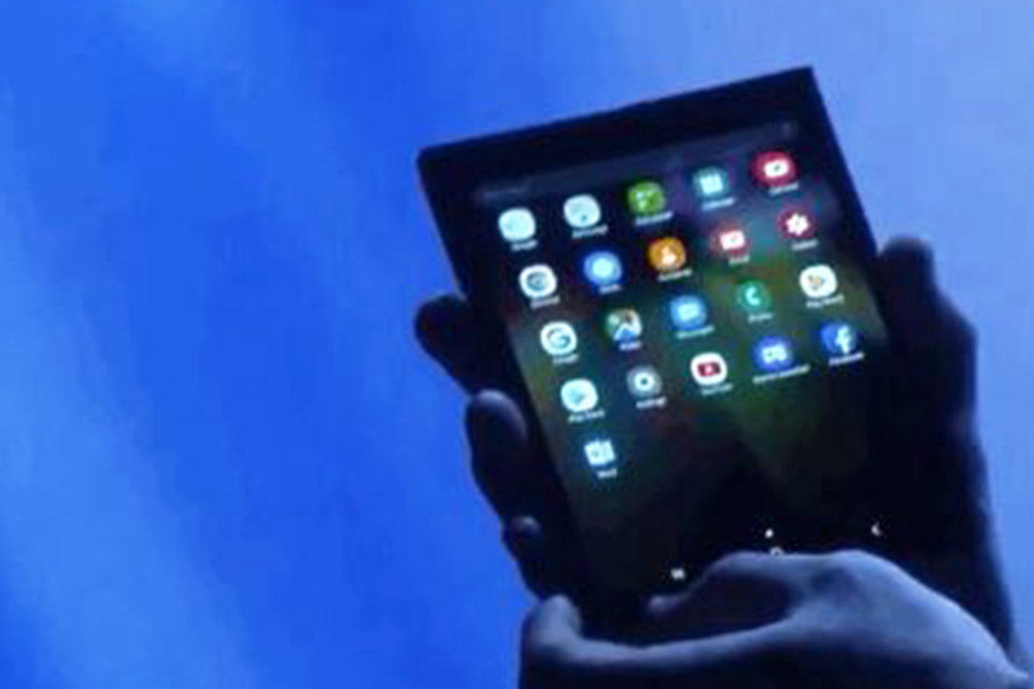 Einfach aufgeklappt und als Tablet genutzt. So könnte das Smartphone der Zukunft von Samsung aussehen.