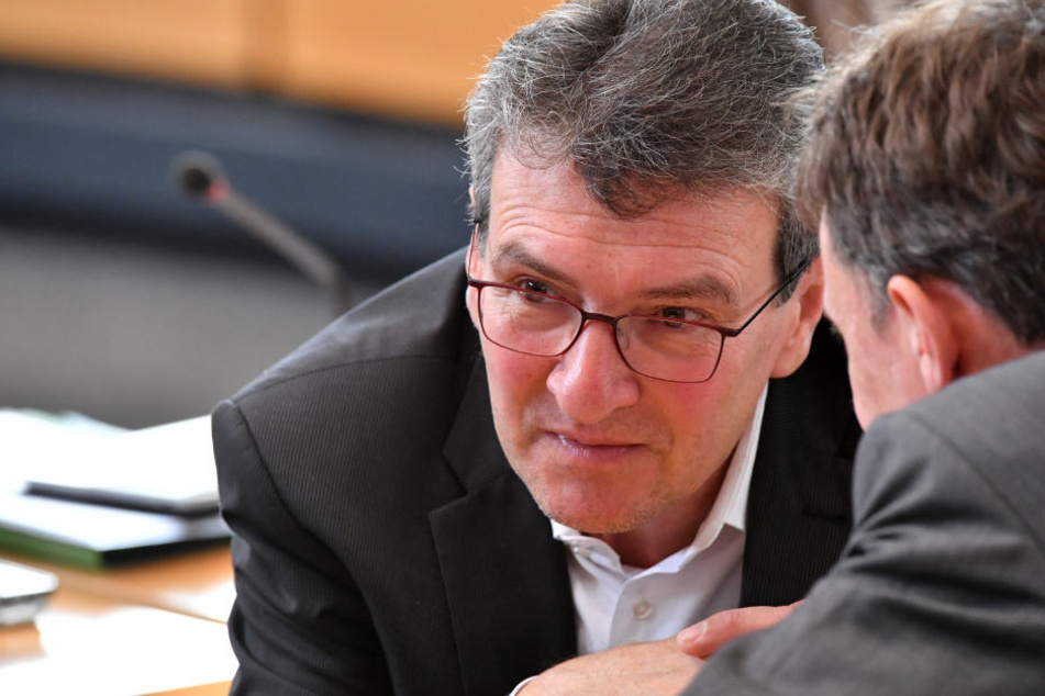Migrationsminister Dieter Lauinger (Grüne) hat sich gegen Rückführungszentren ausgesprochen.