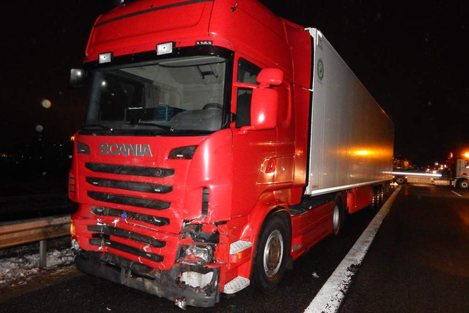 Ein Laster war in die Unfallstelle gefahren. Der Fahrer und ein weiterer Insasse des Autos starben dabei.