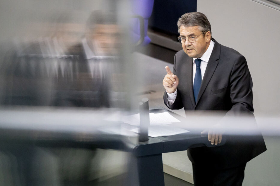 Der frühere SPD-Chef Sigmar Gabriel begrüßt die Doppel-Bewerbung.
