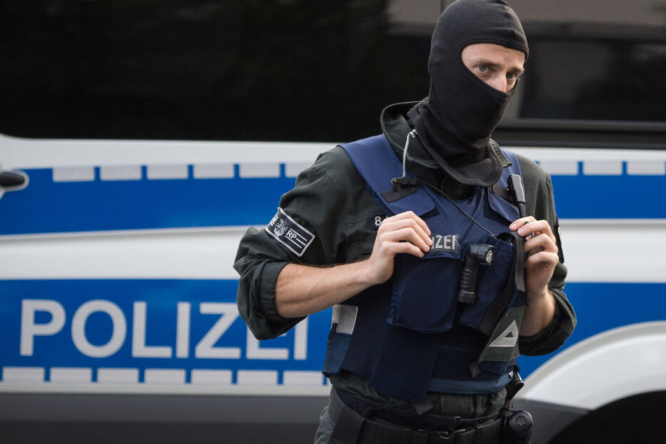 In der Wohnung des 25-jährigen Tatverdächtigen fand die Polizei die Leiche seines 62-jährigen Nachbarn (Symbolbild).