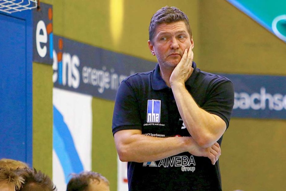 Maik Handschke ist seinen Trainerposten beim EHV Aue los.