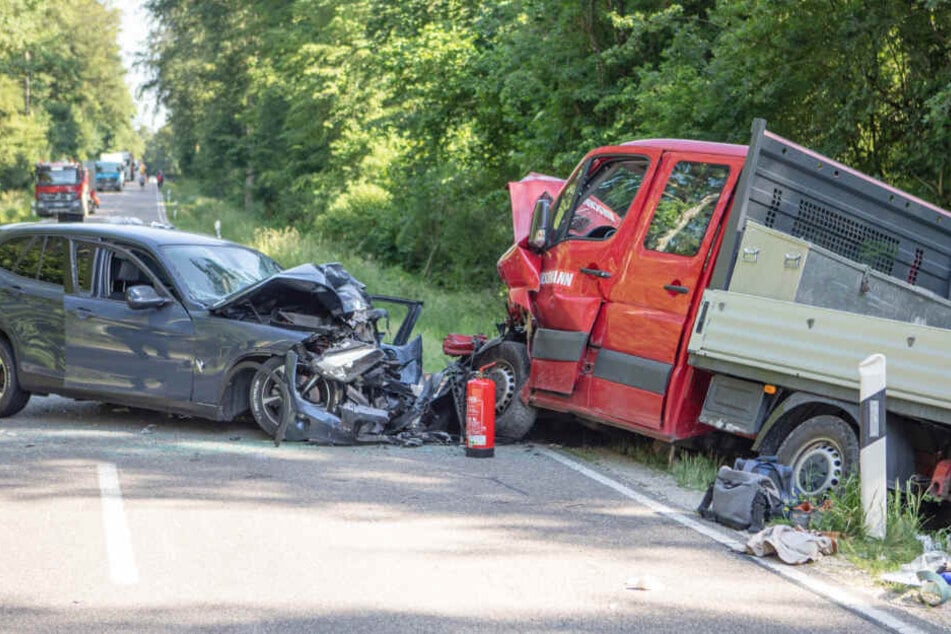 In Bayern ist es auf der B13 zu einem schweren Verkehrsunfall gekommen.