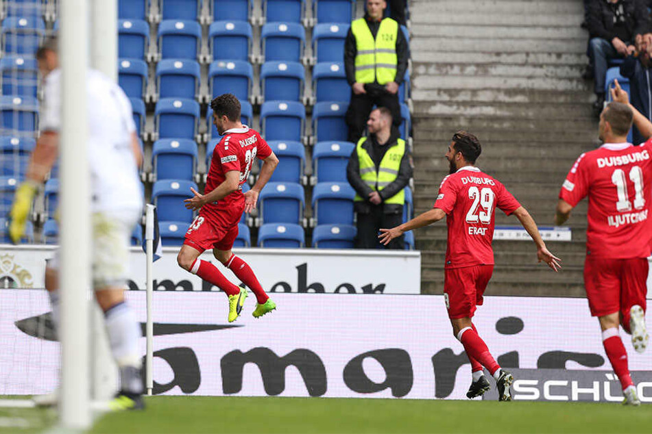 DSC-Keeper Stephan Ortega (links) konnte nichts machen: Moritz Stoppelkamp netzte in der 19. Minute zum 1:0 für die Gäste ein.