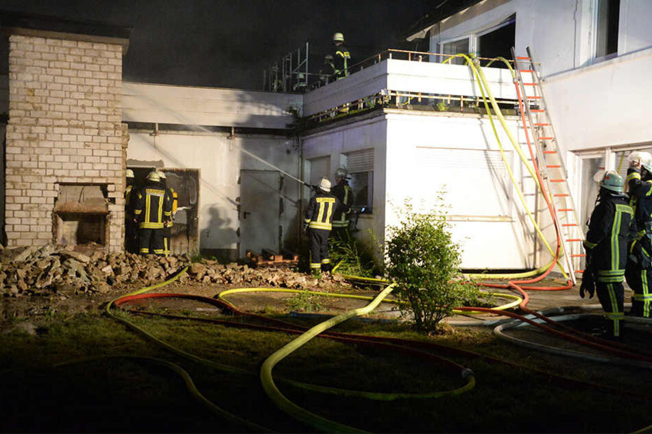 Mitten in der Nacht war das Feuer ausgebrochen.