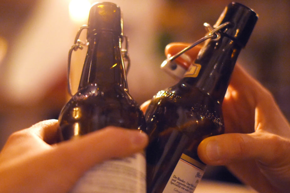 Immer wieder werden auch Kinder mit Alkoholvergiftungen eingeliefert. (Symbolbild)