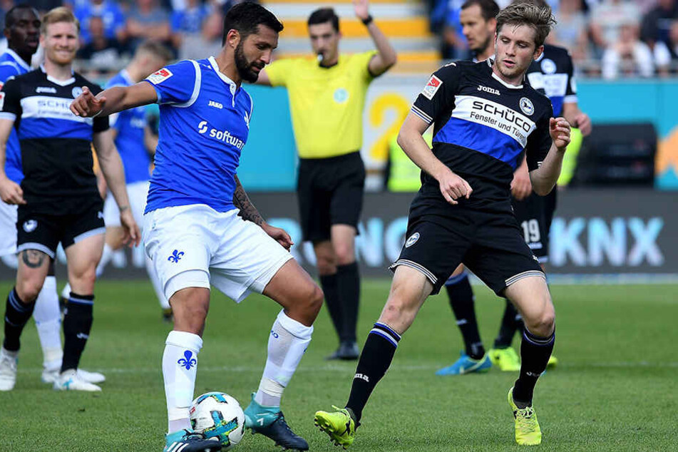 Patrick Weihrauch (23, li.) hier im Duell mit Darmstadts Aytac Sulu (31, re.).