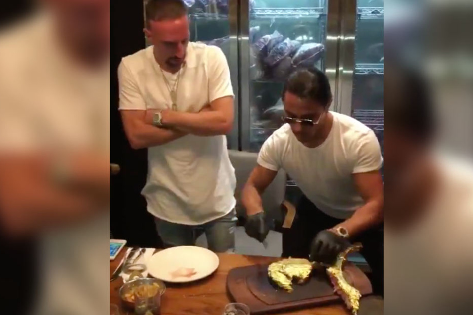 Ribéry mit Salt Bae im Restaurant in Dubai.
