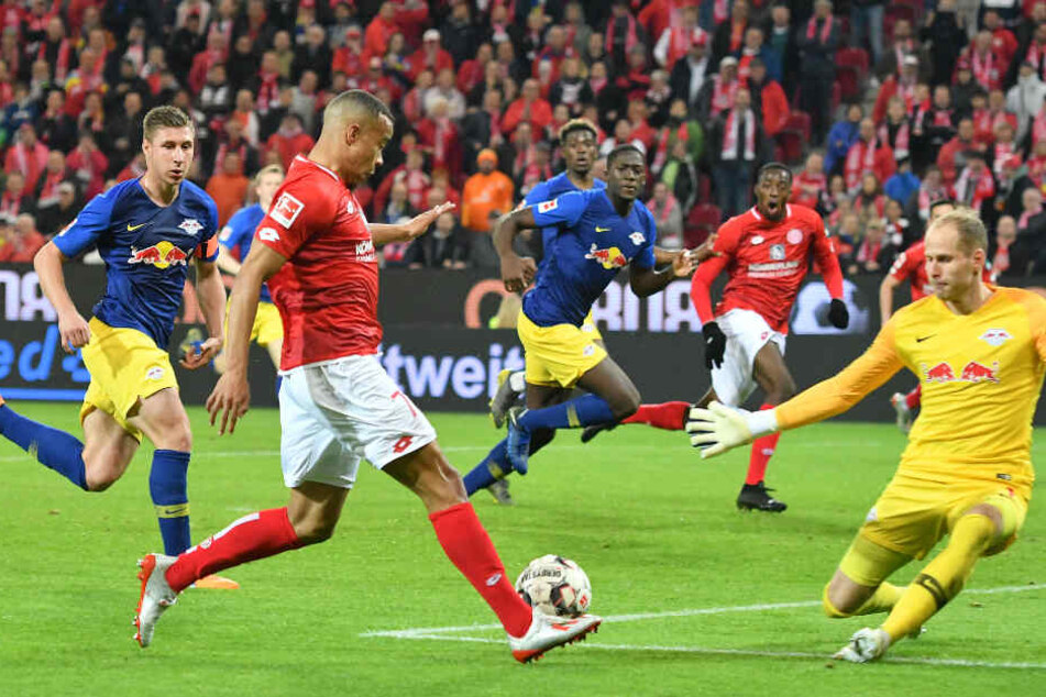 Gelingt der Sieg gegen den 1. FSV Mainz im heimischen Stadion ? (Archivbild)