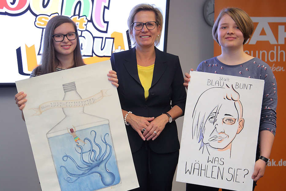 Barbara Klepsch (52) mit der Siegerin des Wettbewerbs Josefine Bail (14, li.) und der Zweitplatzierten Julia Engler (14).