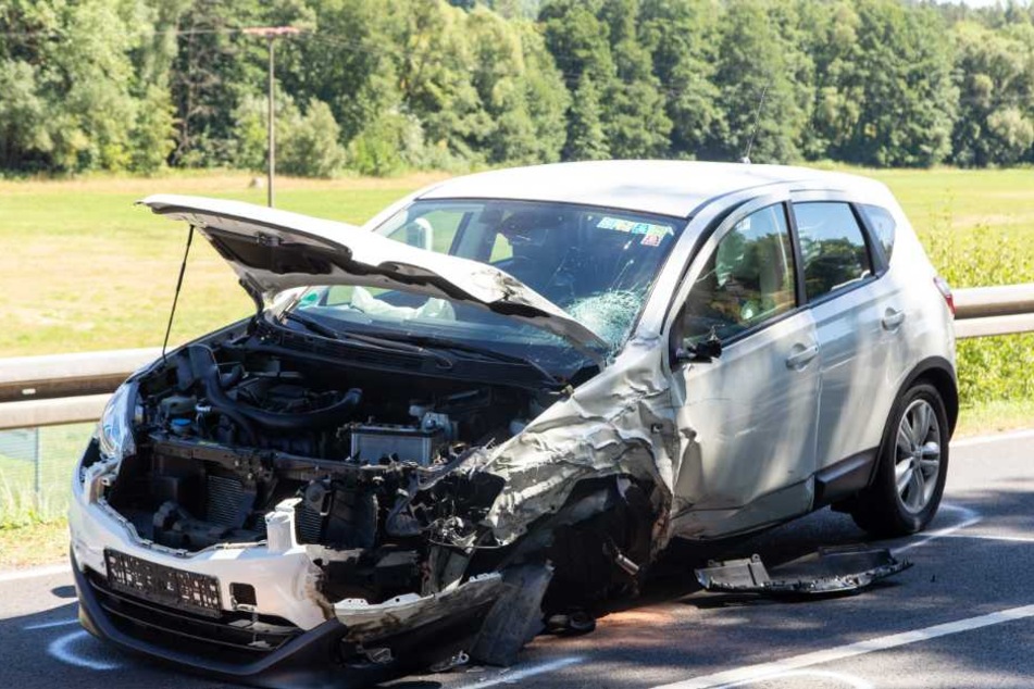 Beide Fahrer wurden schwer verletzt.