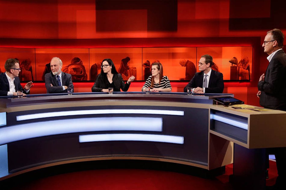 Gäste bei Frank Plasberg: (v.l.n.r.) Alexander Krauß, (CDU), Hans-Werner Sinn (Ökonom), Sina Trinkwalder (Sozialunternehmerin), Sandra Schlensog (Initiatorin der Onlinepetition) und Michael Müller (SPD, Berlins Regierender Bürgermeister).