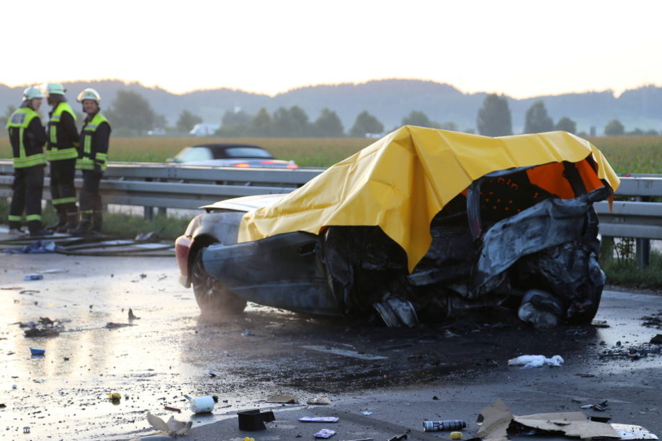 In diesem Wrack sind zwei Menschen verbrannt.