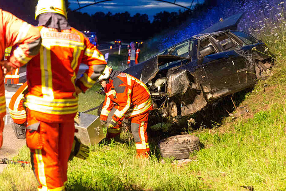 Der BMW wurde bei dem Unfall stark in Mitleidenschaft gezogen.