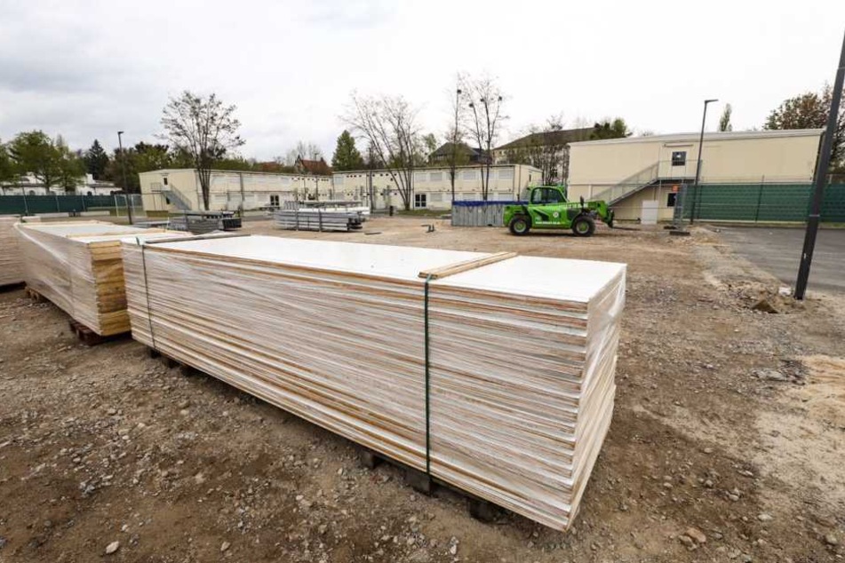 Abbau! Die Container in der Johannstadt verschwinden wieder.