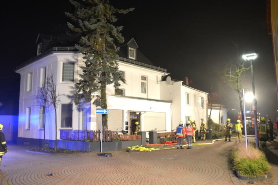 An diesem Mehrfamilienhaus explodierte der Sprengsatz.