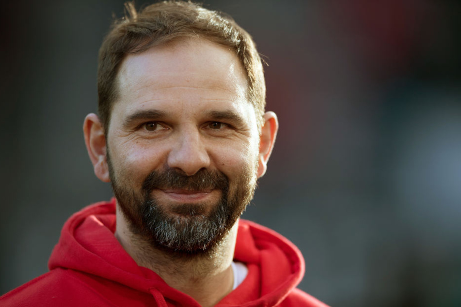 FC-Trainer Stefan Ruthenbeck (45) gab sich in der Pressekonferenz am Freitag gewohnt optimistisch.