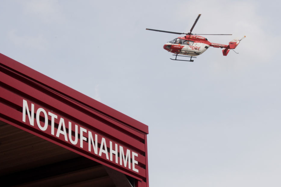 Mit dem Hubschrauber musste die Frau in eine Klinik gebracht werden. (Symbolbild)