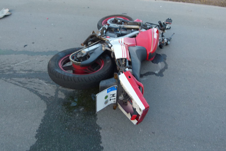 Der Motorradfahrer (23) wurde schwer verletzt ins Krankenhaus gebracht.