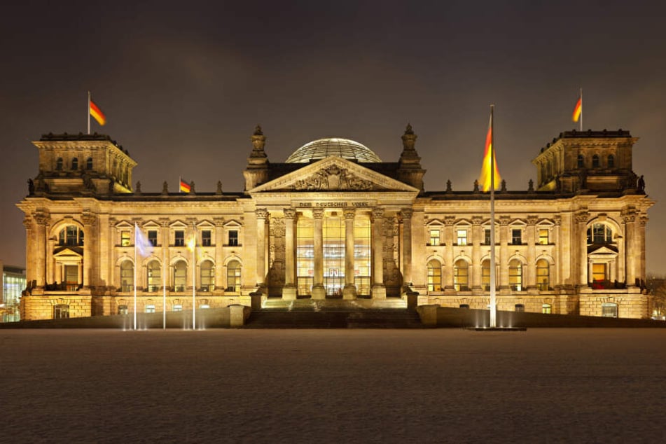 Der Reichstag in Berlin: Merz empfiehlt, in den Parlamenten "unaufgeregter" mit der AfD umzugehen.