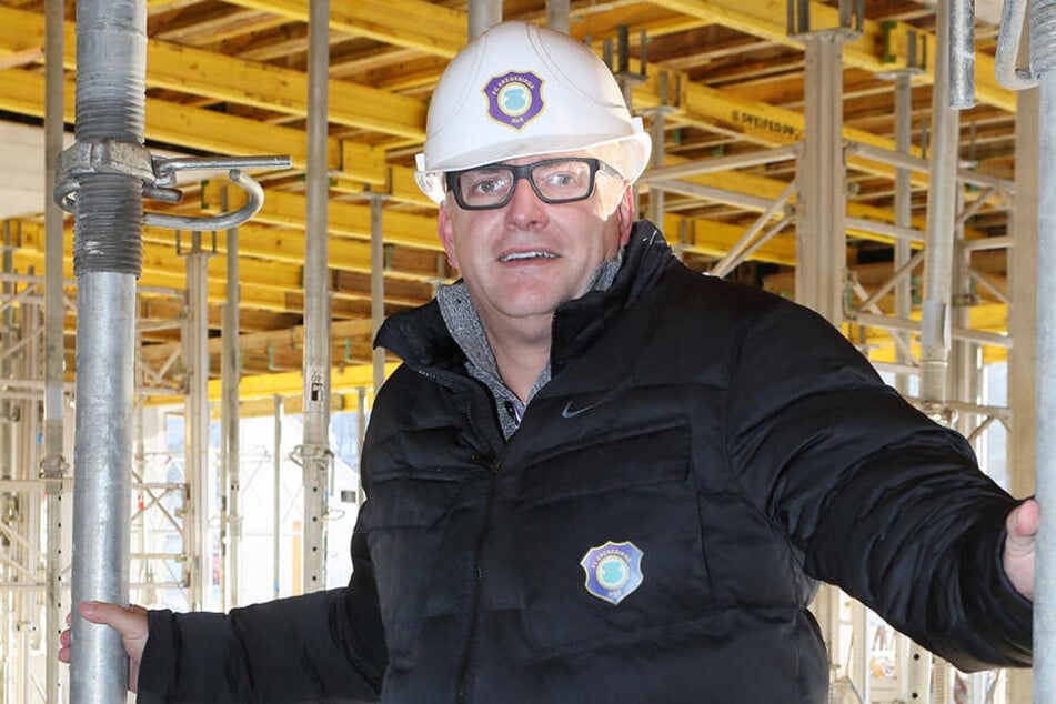 FCE-Geschäftsführer Michael Voigt auf der Stadion-Baustelle.