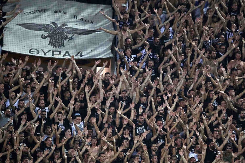 Lautstark, heißblütig und leidenschaftlich: Der griechische Fußball-Erstligist PAOK Thessaloniki kann sich auf die Unterstützung seiner Fans verlassen.