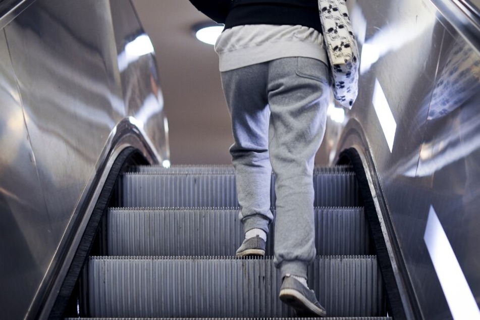Auch immer mehr Schüler und Schülerinnen gehen mit der Jogginghose in den Unterricht. (Symbolbild)