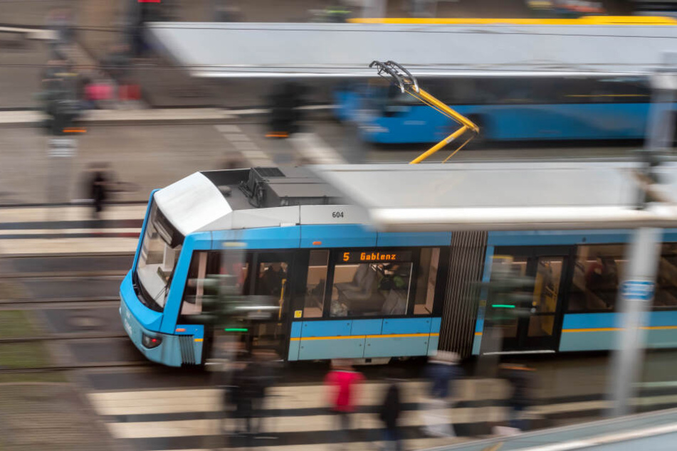Streit um den billigen Bus- und Bahnverkehr in Chemnitz: Die SPD wirft dem Rathaus Untätigkeit vor.