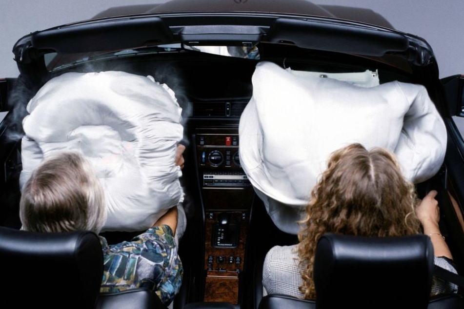 Durch einen Kabeldefekt kann der Airbag aus Versehen ausgelöst werden. (Symbolbild)