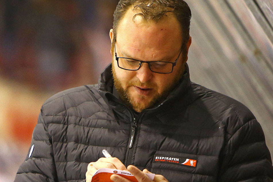 Trainer Chris Lee hatte viel zu notieren.