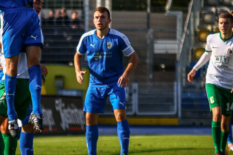 In der vergangenen Saison spielte Tommy Barth (Mitte) noch mit Carl Zeiss Jena II gegen die BSG. Nun streift er sich das weiß-grüne Trikot der Leutzscher selbst über.