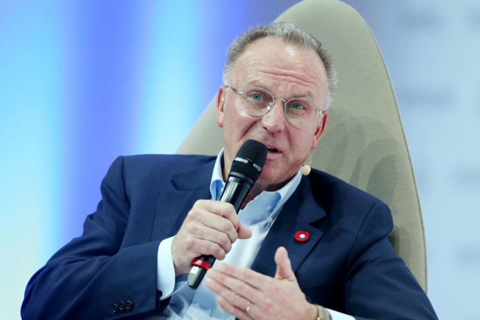 Karl-Heinz Rummenigge, Vorsitzender von Bayern München, beantwortet auf der Spobis Fragen eines Moderators.