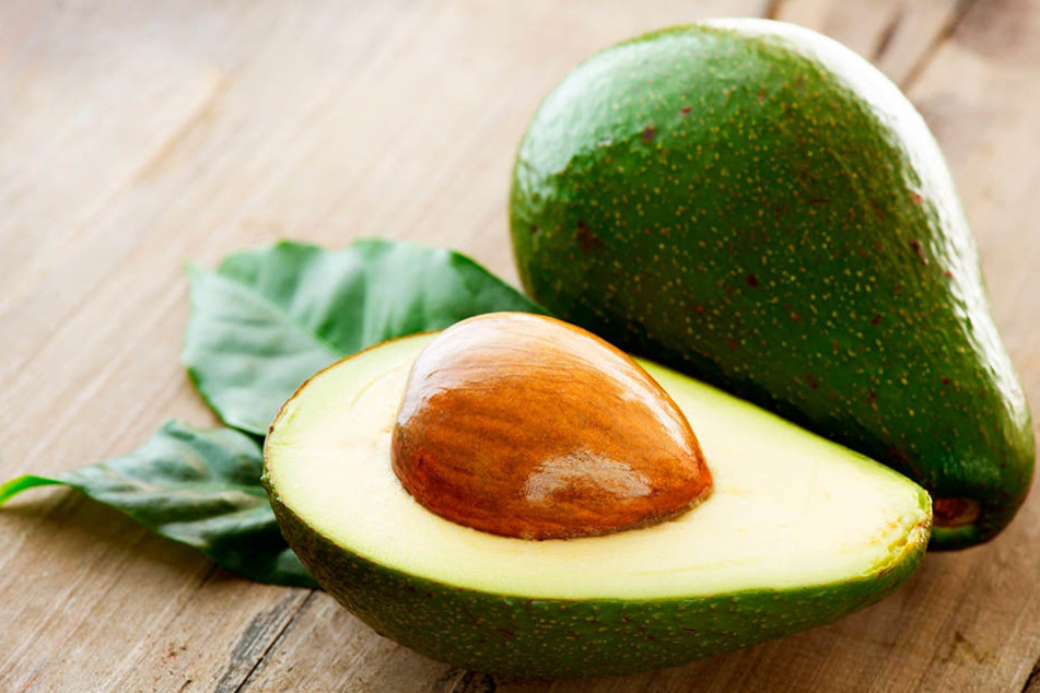 Vor dem Avocado-Essen sollte man die Frucht immer waschen.