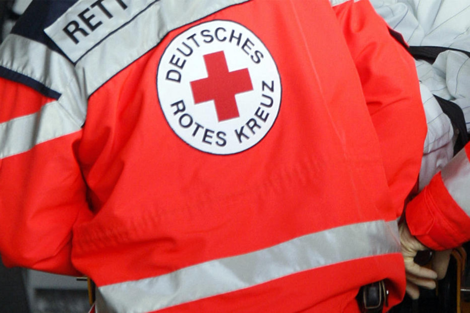 Die Zwölfjährige kam mit dem Verdacht auf Rückenverletzungen in eine Klinik (Symbolbild).