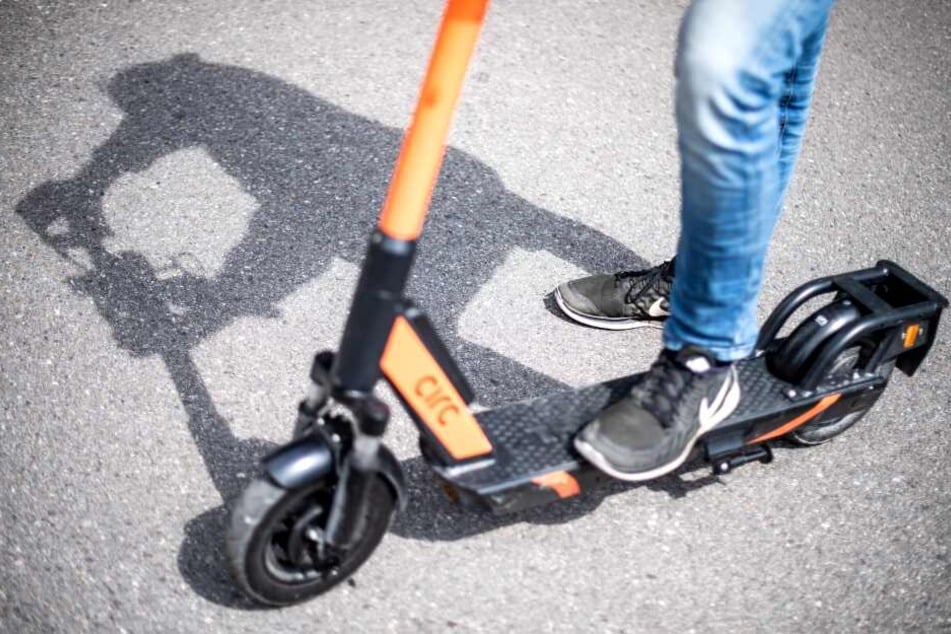 Das Unternehmen "Circ" bietet zum Beispiel in München Leih-Roller an. (Archivbild)