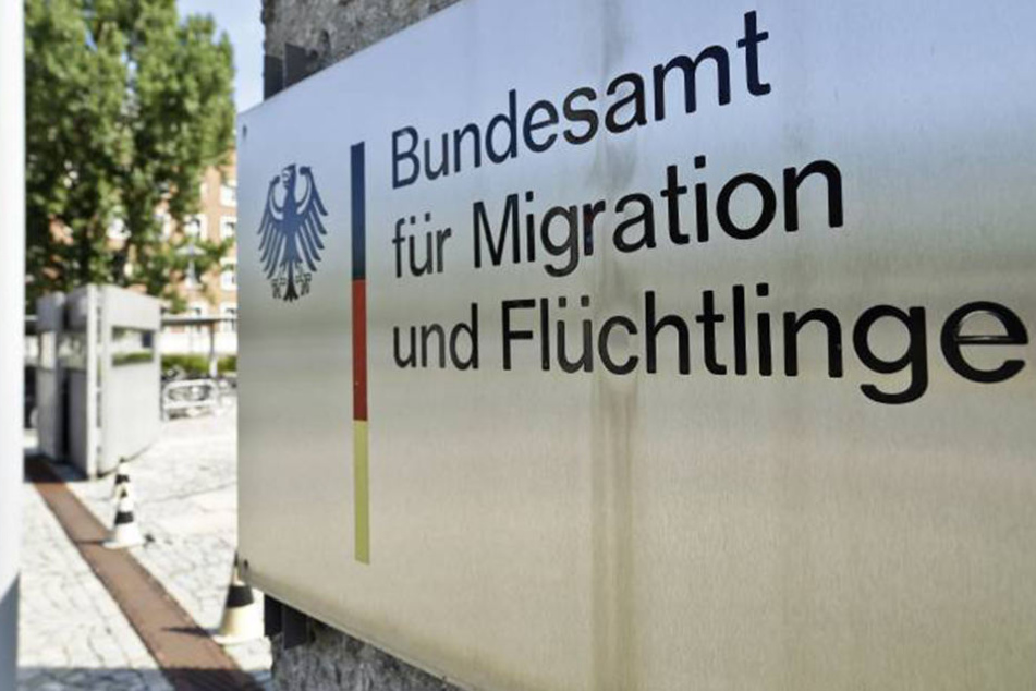 Im Bundesamt für Migration und Flüchtlinge sollen Fälschungen zwar bemerkt, aber nicht angezeigt worden sein.