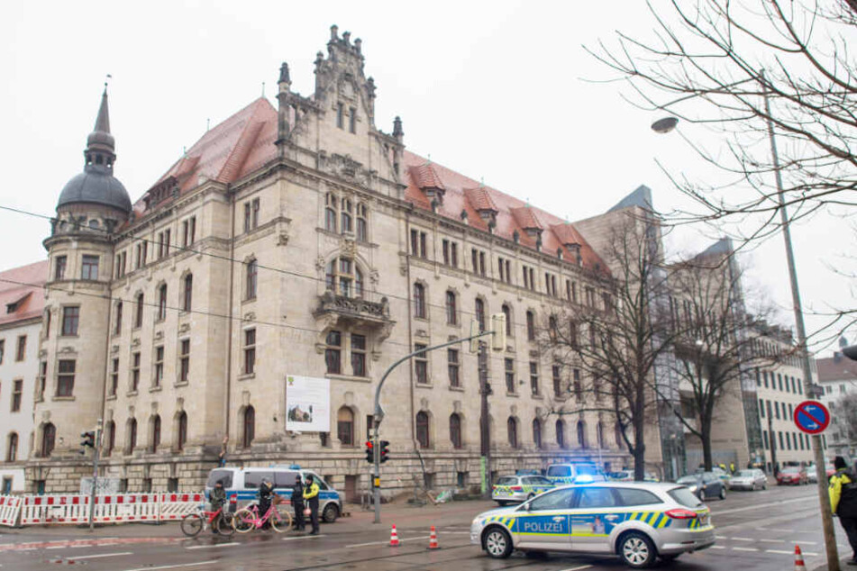 Das Landgericht in Magdeburg wurde nach der Bombendrohung am Freitagvormittag geräumt.