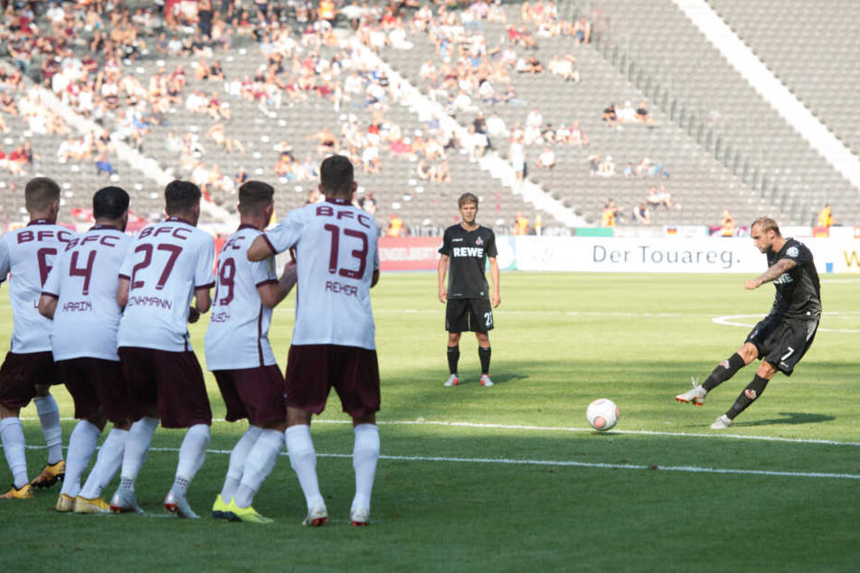 Marcel Risse (28) trifft zum 5:1.