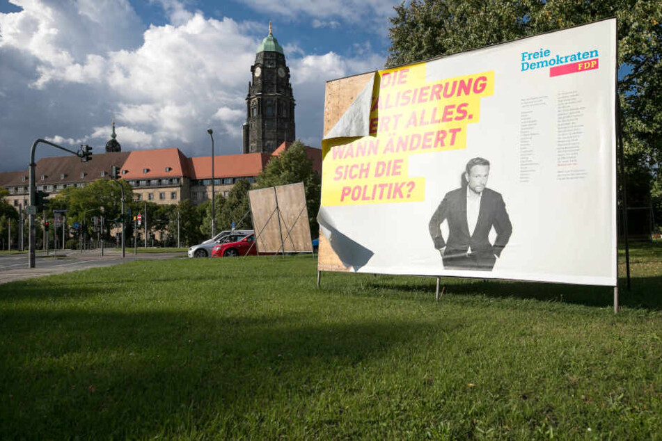 Die FDP hat rund 250 Plakatgroßflächen in Sachsen aufgestellt. Der Ersatz
zerstörter Plakate geht ebenfalls ins Geld.