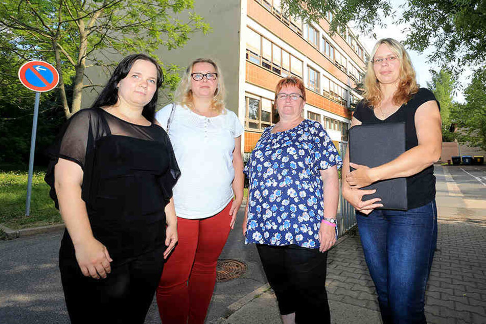 Sie kämpfen für den Erhalt der Schule: Peggy Schumann (Elternrat) Solveig Kempe (CDU), Angela Müller (Linke) und Simone Lippmann (Elternrat).