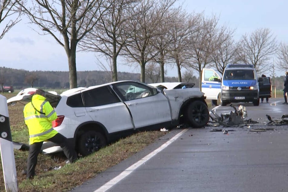 Tragischer Unfall Auf Der Bundesstraße: 54-Jähriger Stirbt, Zwei ...