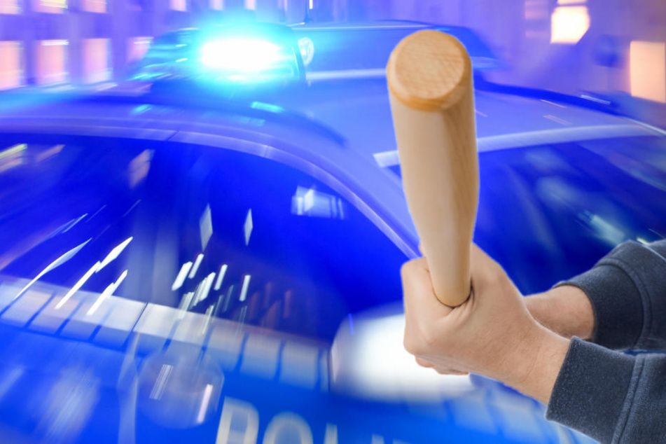 Die unbekannte Männer zwangen das Paar dazu, ihnen ihre Wertgegenstände zu geben. (Symbolbild)