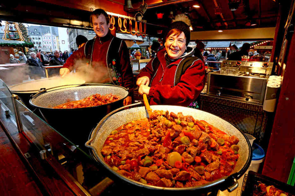Lecker Kesselgulasch aus Ungarn hat Ines Nagy (52) im Angebot.